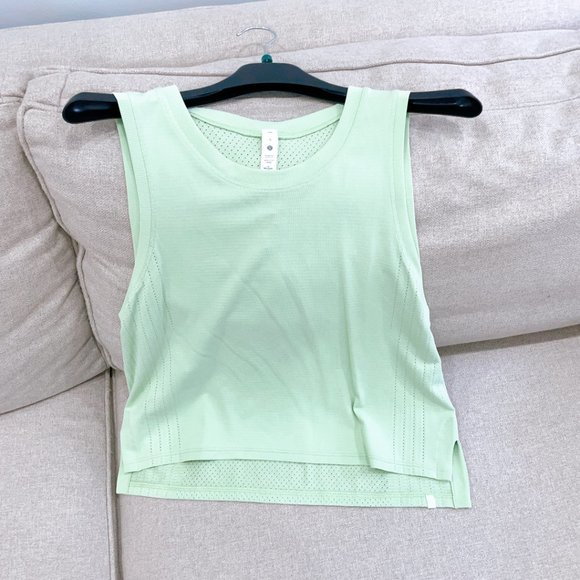 98% NEW SIZE 6 TANK TOP LULULEMON - Picture 9 of 10
